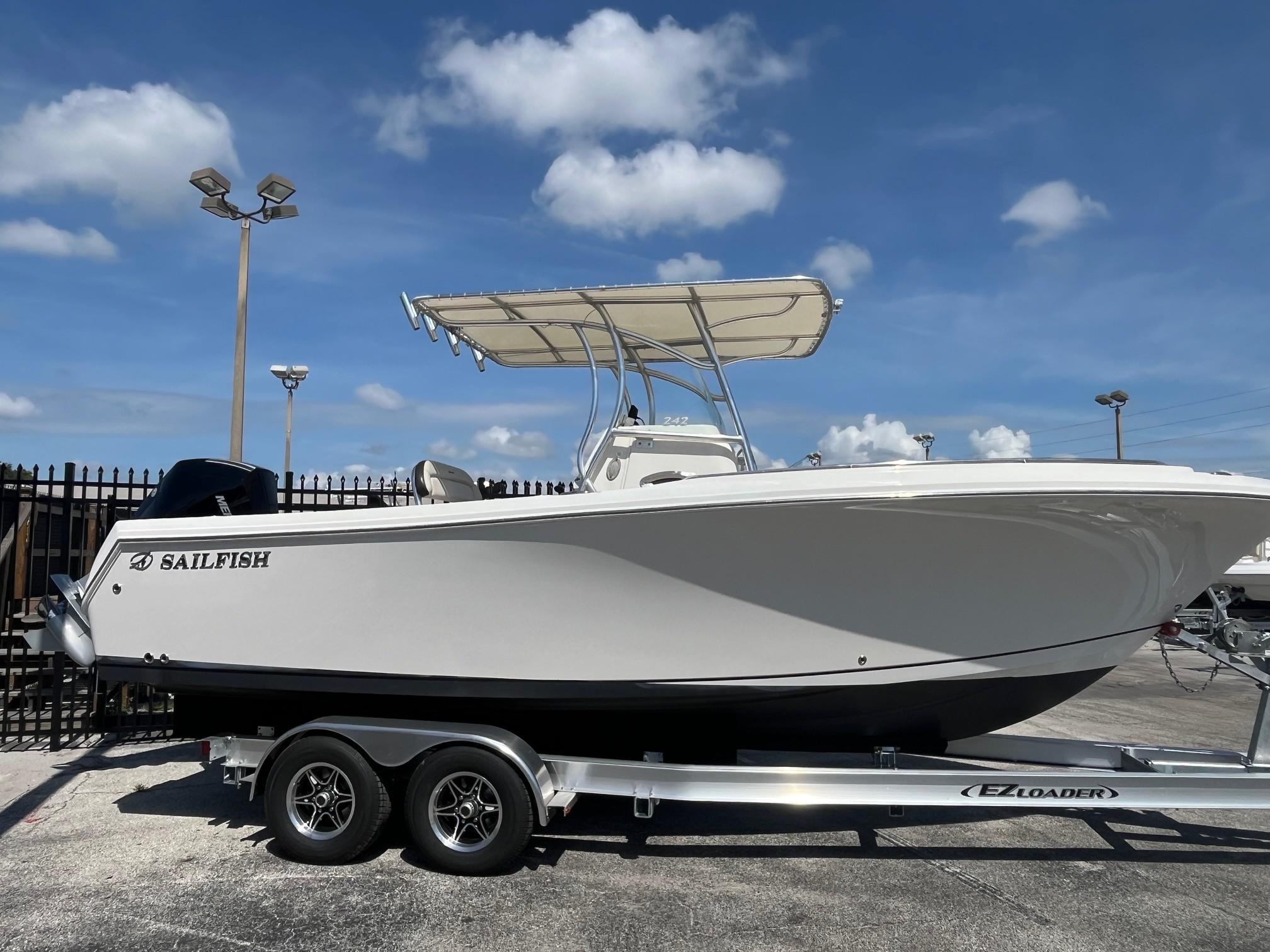 2022 Sailfish 242 CC