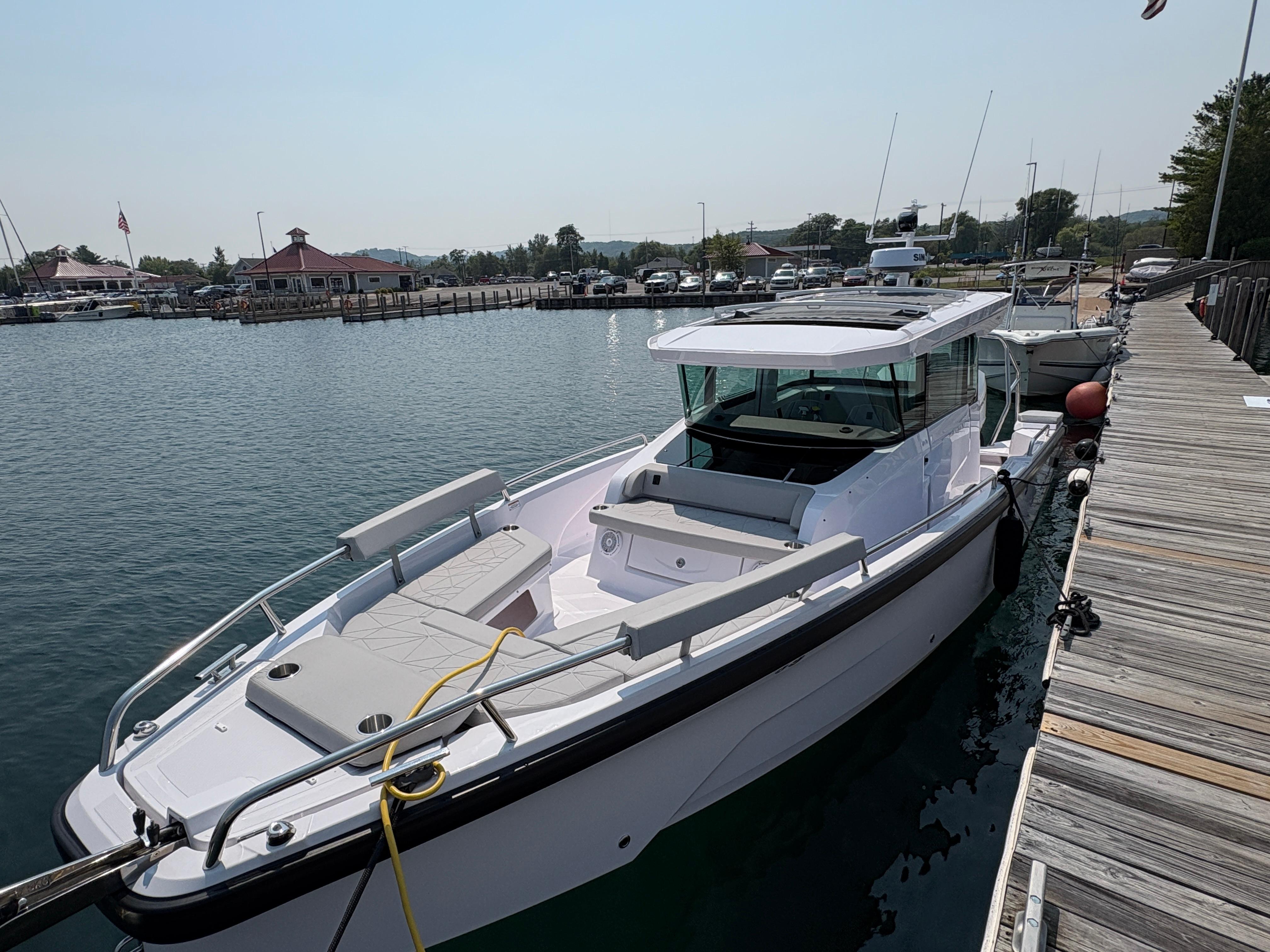 2025 Axopar 29 XC Cross Cabin