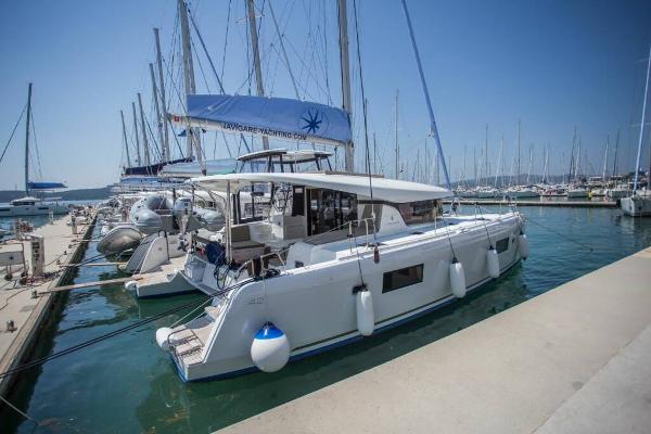 Lagoon 42 Ariel III - Main Profile View