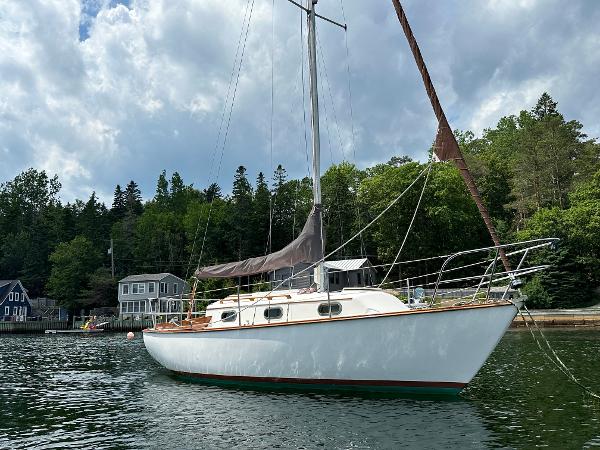 1982 Cape Dory 25 D