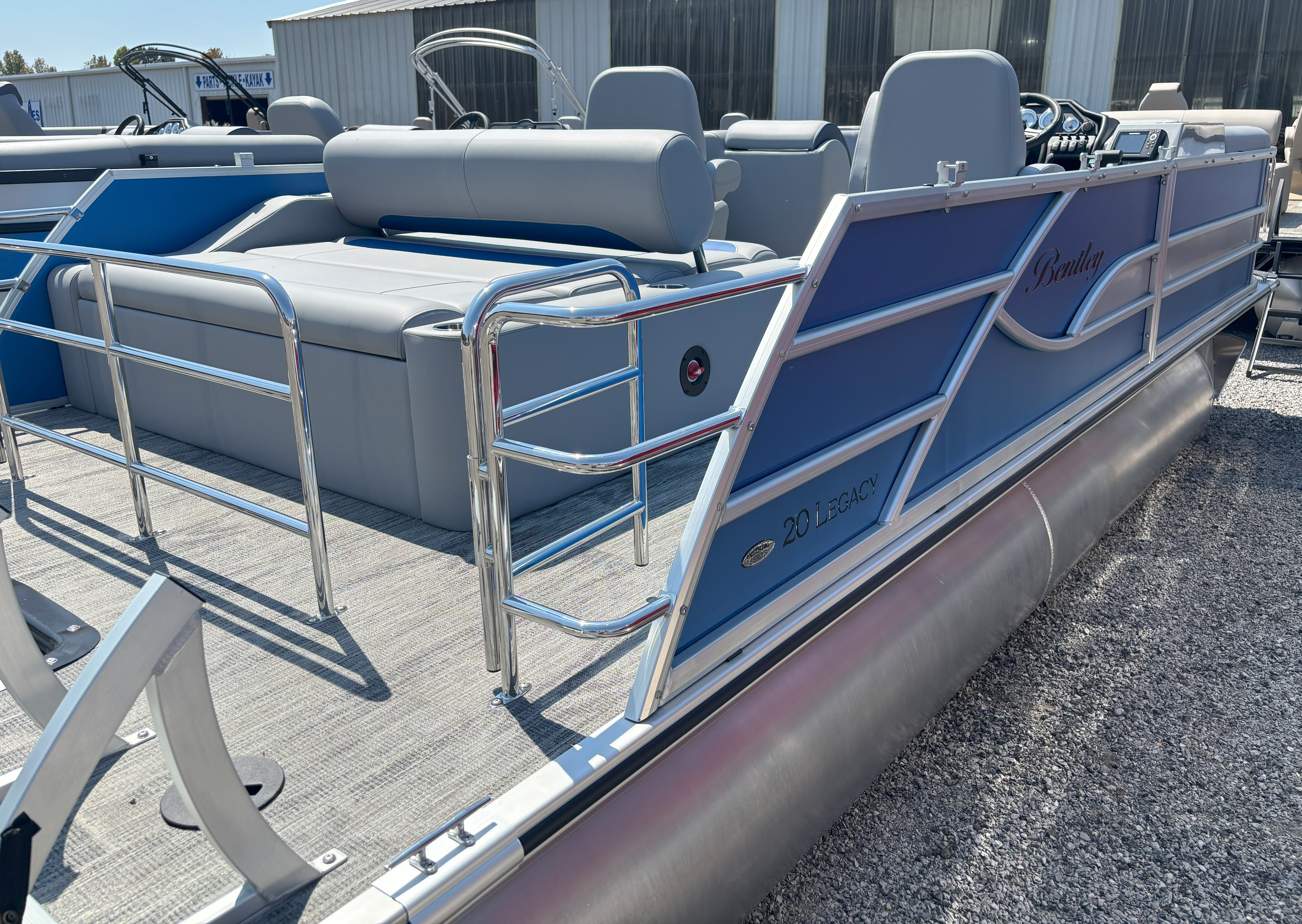 2026 Bentley Pontoons Legacy 200 Swingback