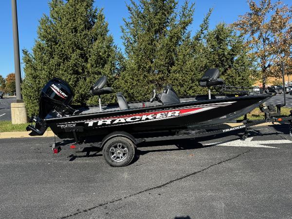 Tracker Pro Team 175 2025 Tracker Pro Team 175 boat on trailer in parking lot.