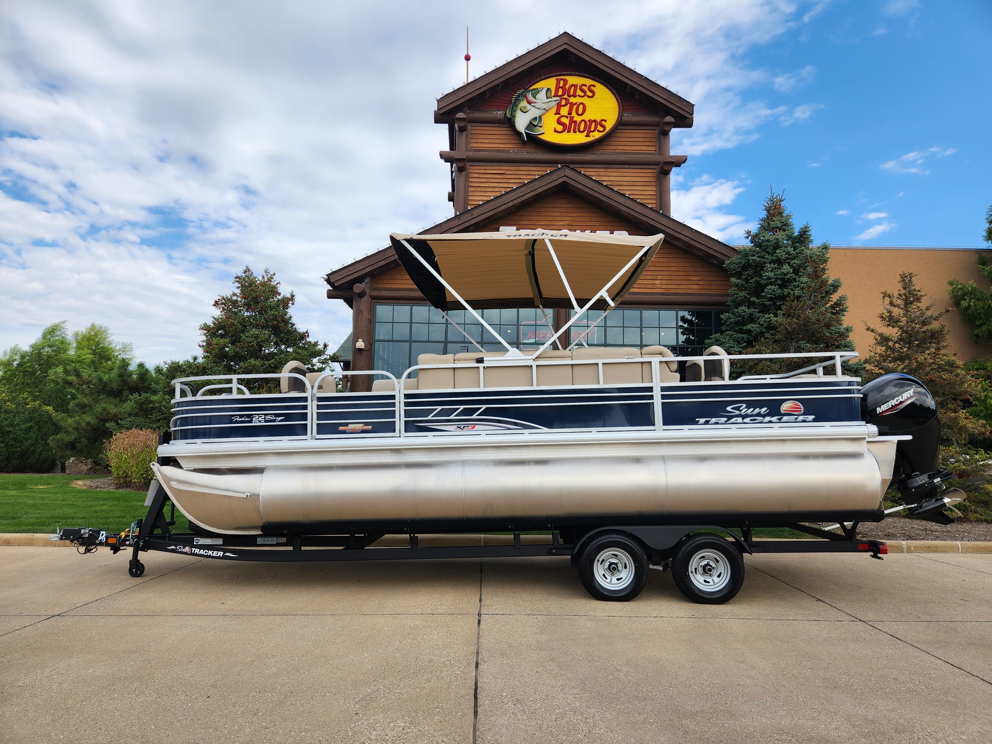 Fishing Pontoon Review: 2021 SunTracker 22 Fishin' Barge XP3 