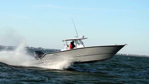 Freeman 34VH Freeman 34VH 2026 boat cruising on open water, creating a splash.