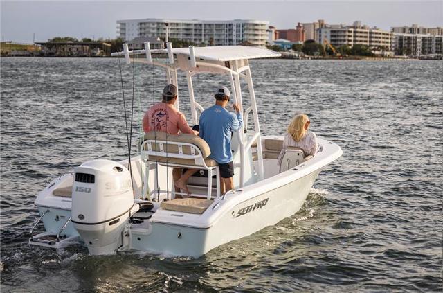 2025 Sea Pro 202 CENTER CONSOLE DLX W/175HP