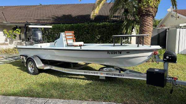 2021 Hell's Bay Professional 17.8