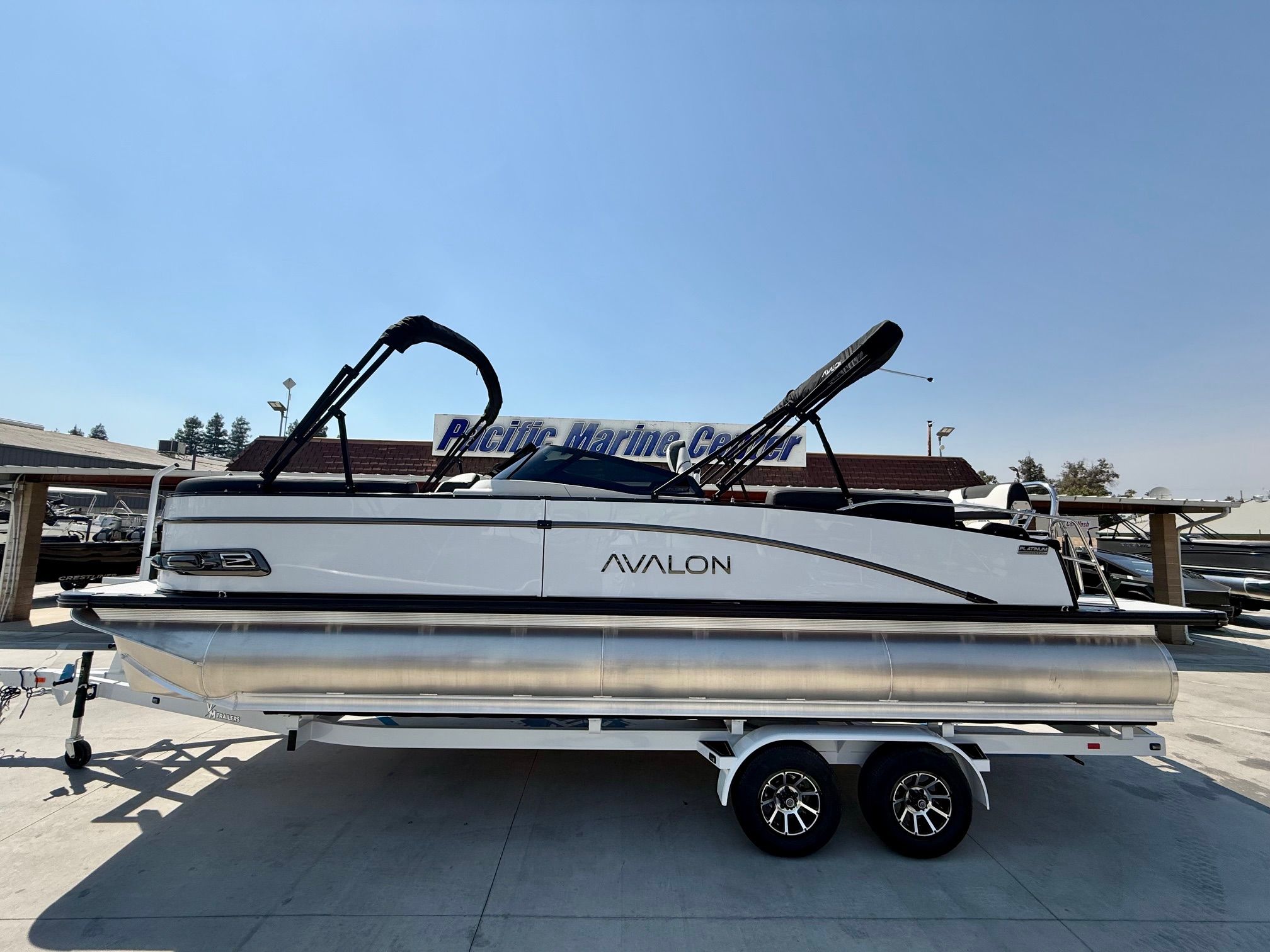 Avalon 25' Catalina Platinum Quad lounge Shift Windshield w/ 250HP Mercury!