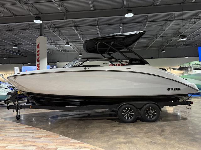 2025 Yamaha Boats 252SE