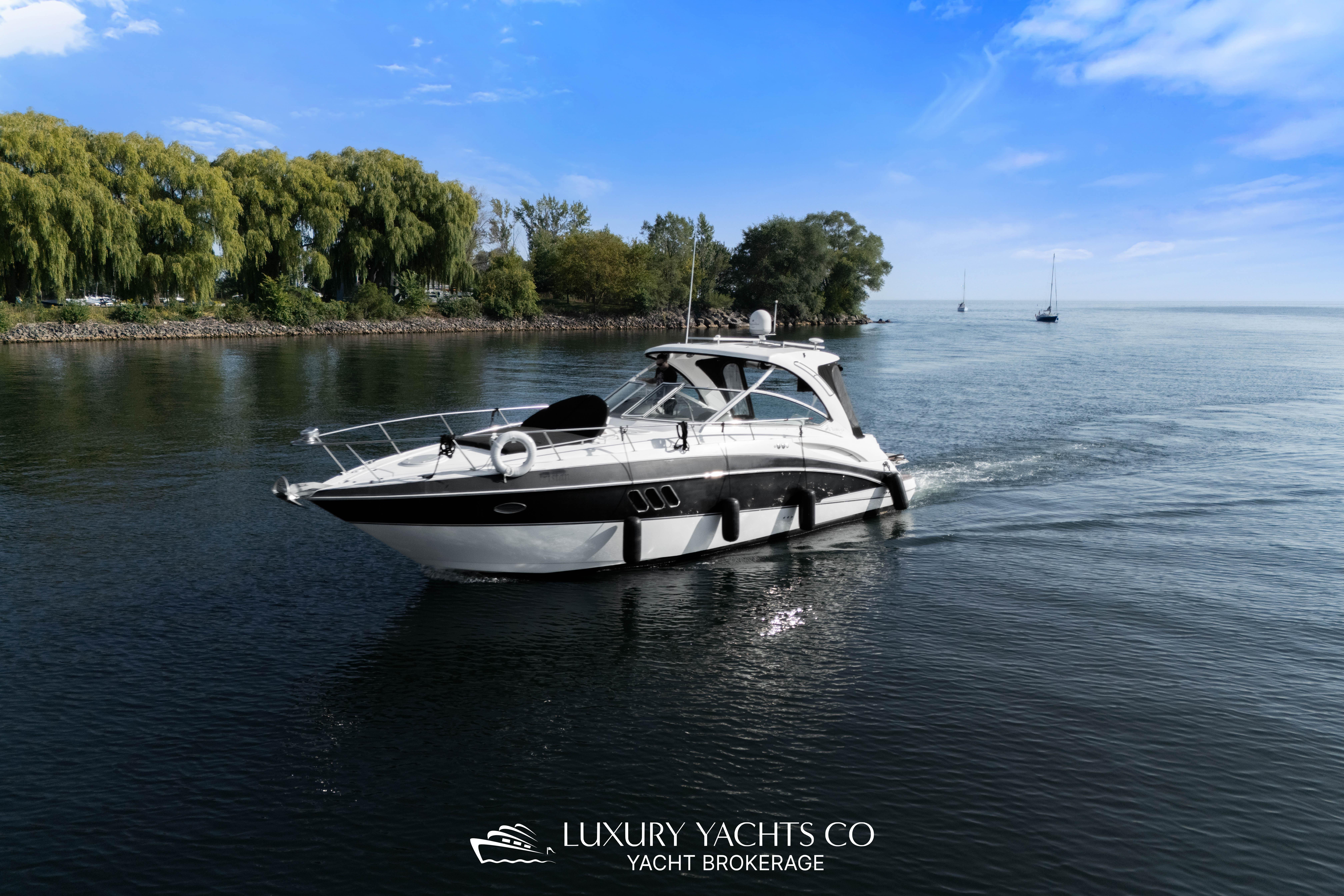 2009 Cruisers Yachts 360 Express