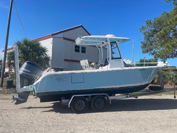 Sea Hunt Ultra 235 SE 2018 Sea Hunt Ultra 235 SE boat on a trailer with Yamaha outboard motor.