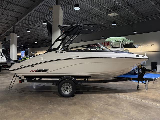 2025 Yamaha Boats AR195