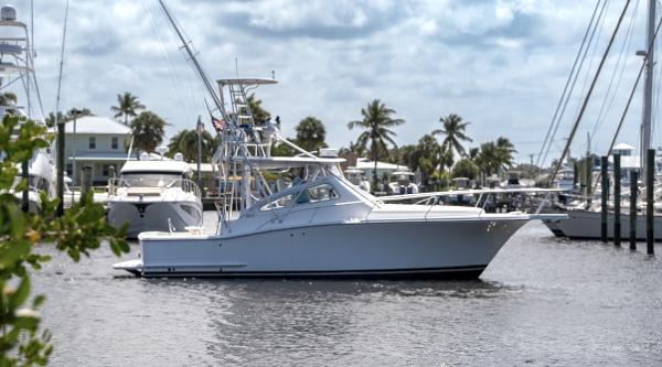 2004 Luhrs 30 Open