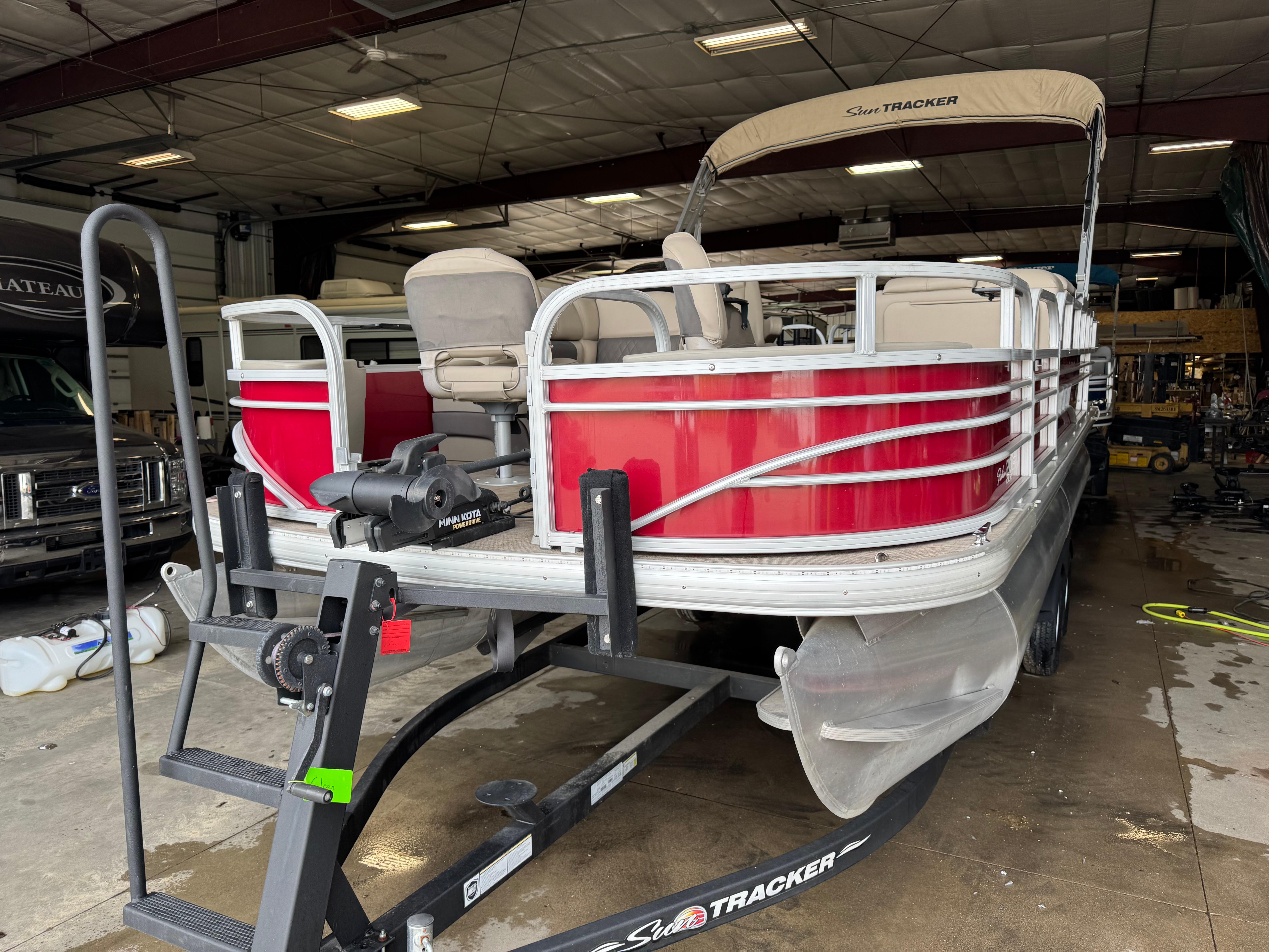 2021 Sun Tracker Fishin' Barge 20 DLX