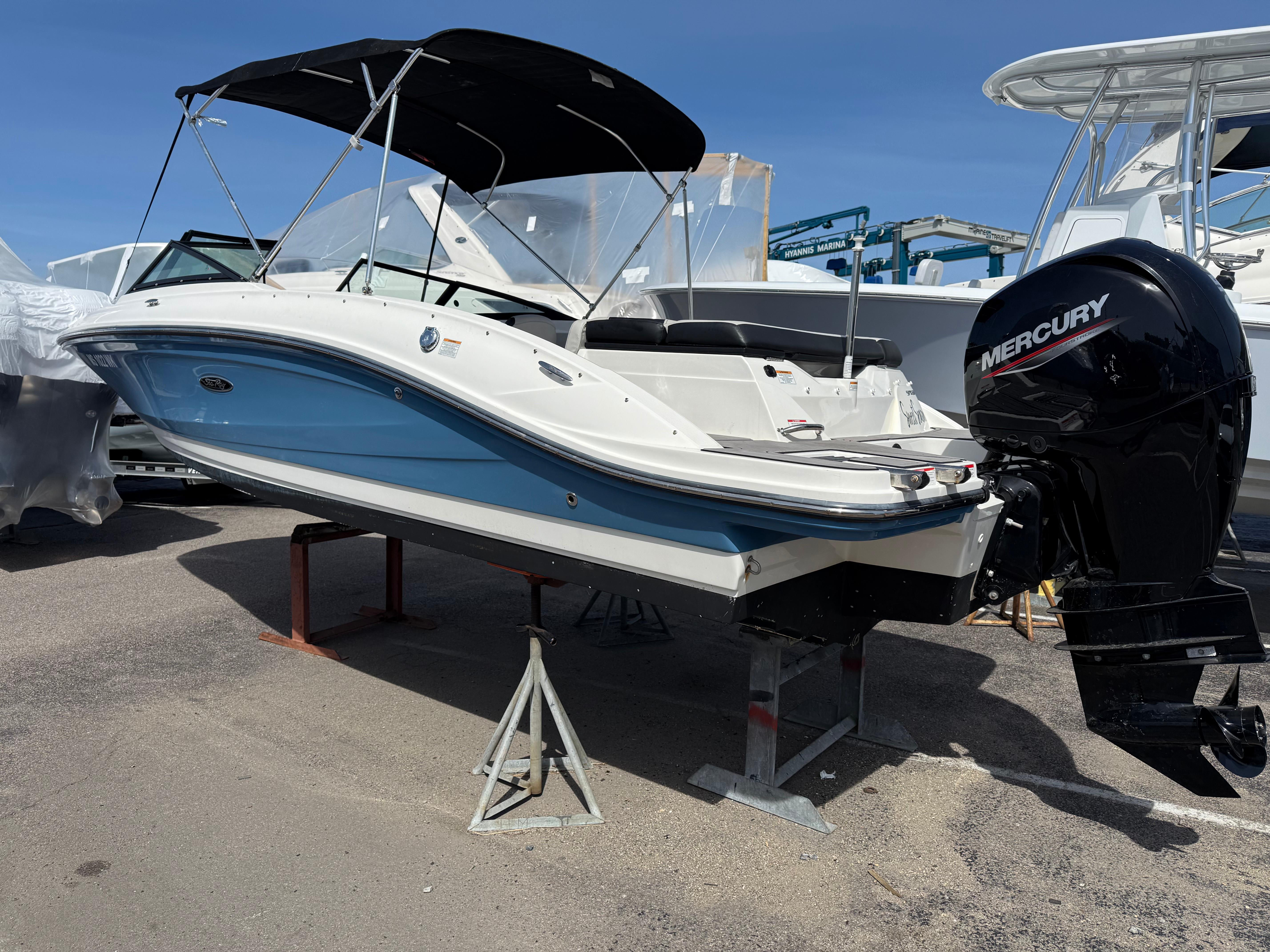 Sea Ray SPX 210 Outboard