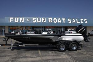 Nitro Z-8 2008 Nitro Z-8 boat on trailer at Fun-N-Sun Boat Sales dealership.