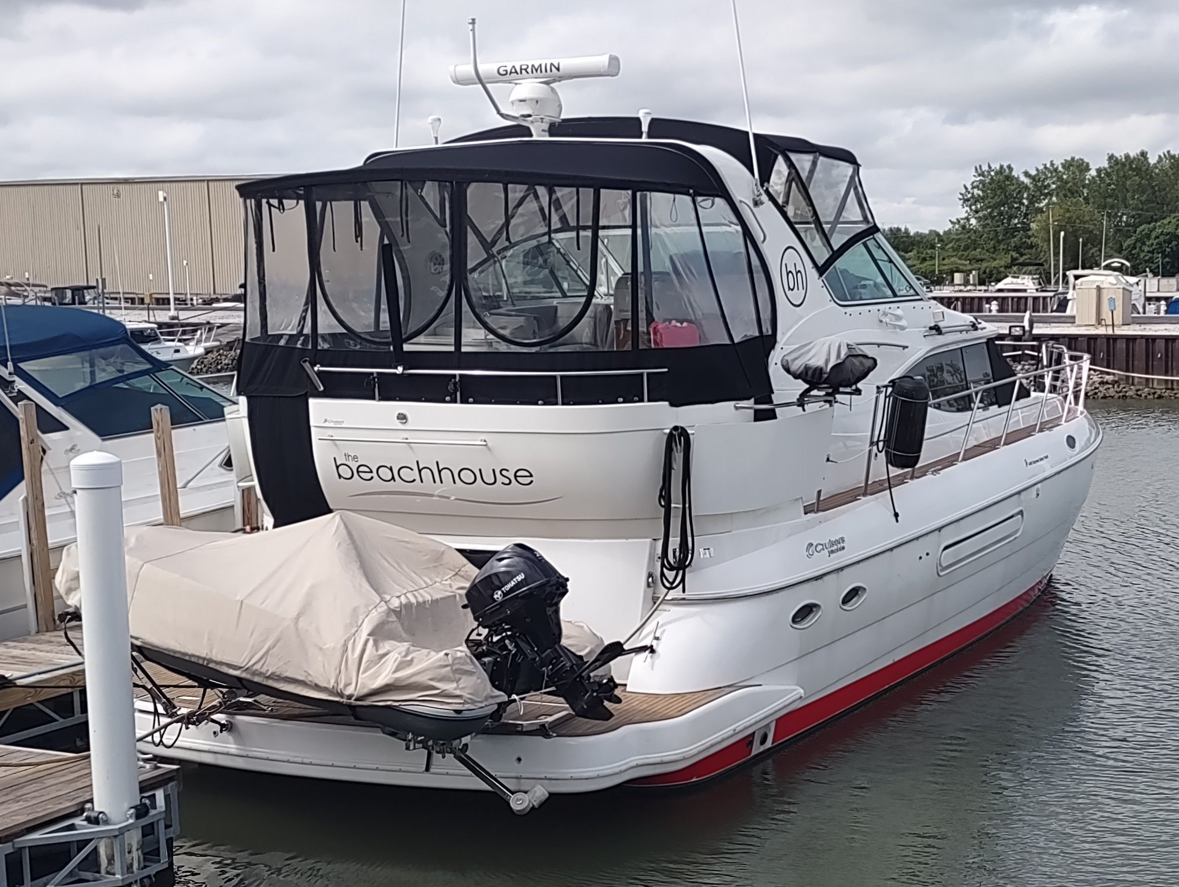 2001 Cruisers Yachts 4450 Express Motoryacht