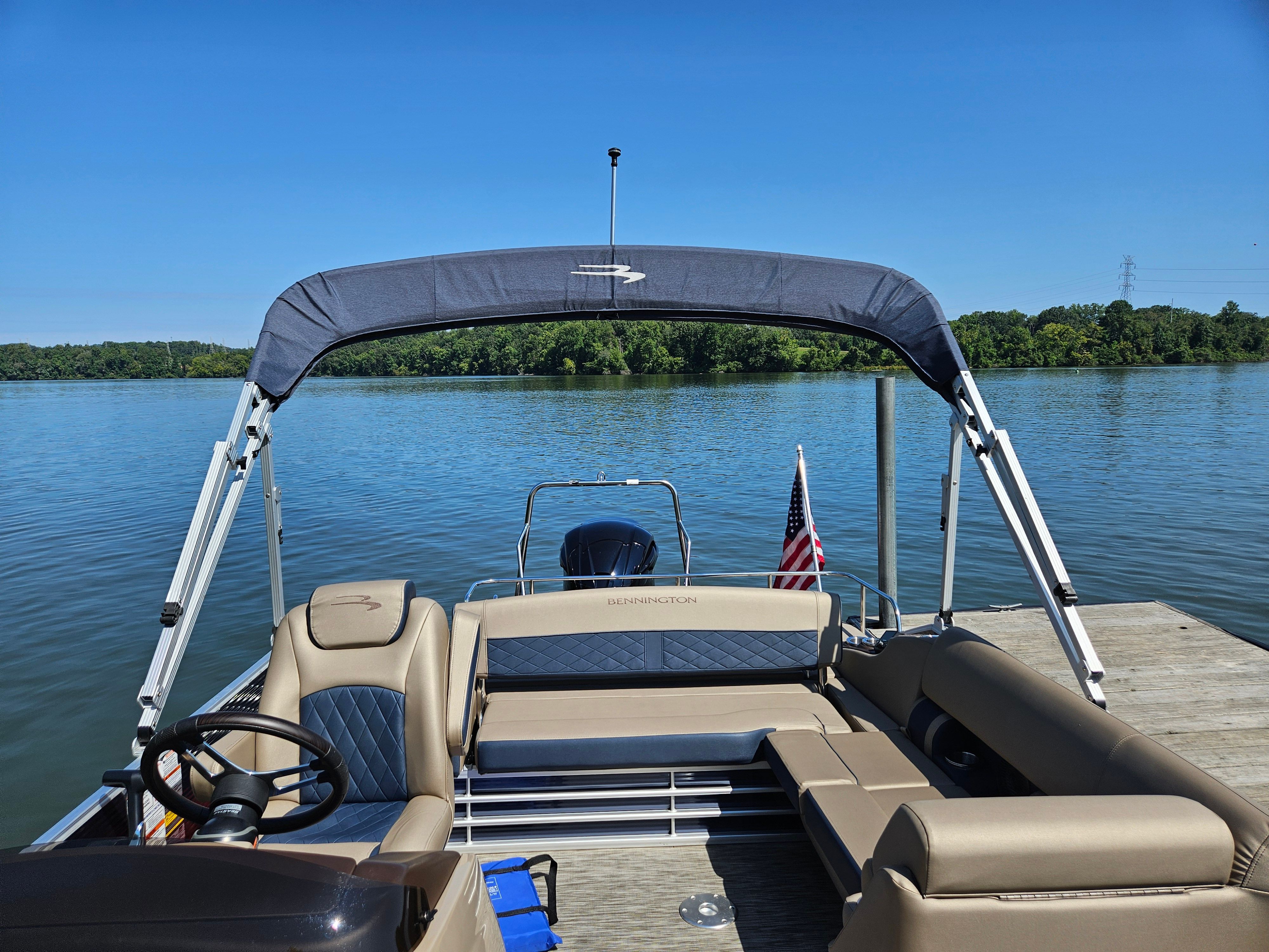 2021 Bennington L 22 Swingback