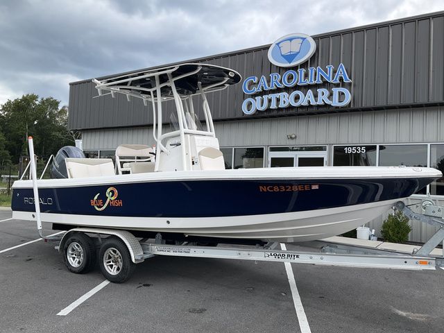 2017 Robalo Cayman 226