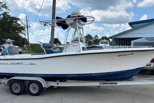 2006 Sea Hunt 232 CC
