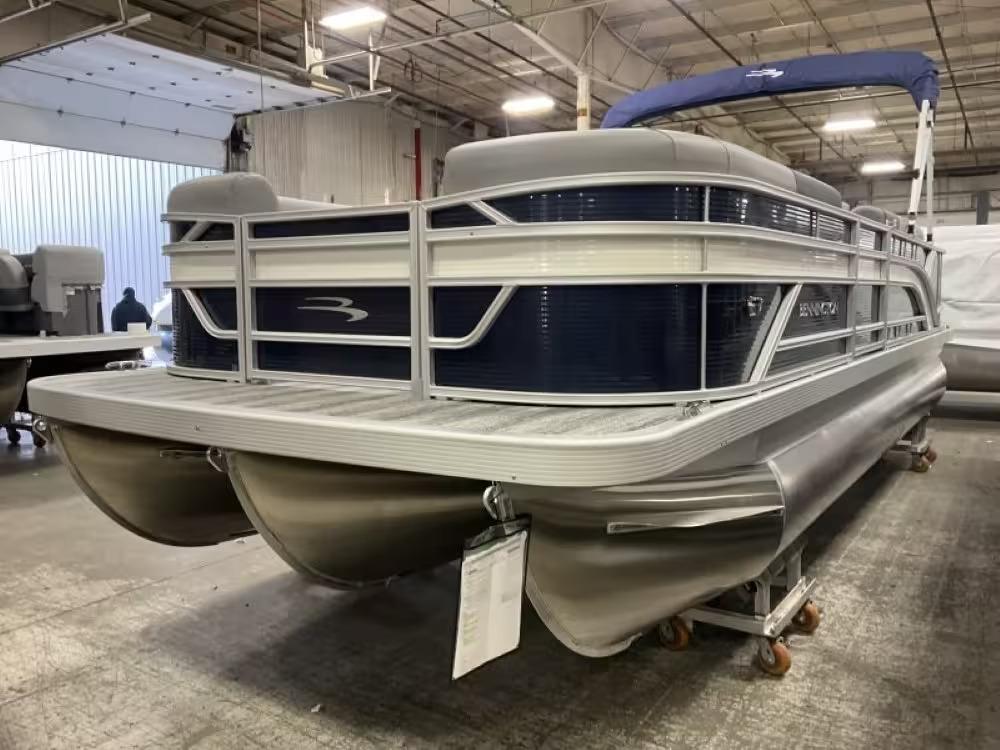 2025 Bennington 22 SS
