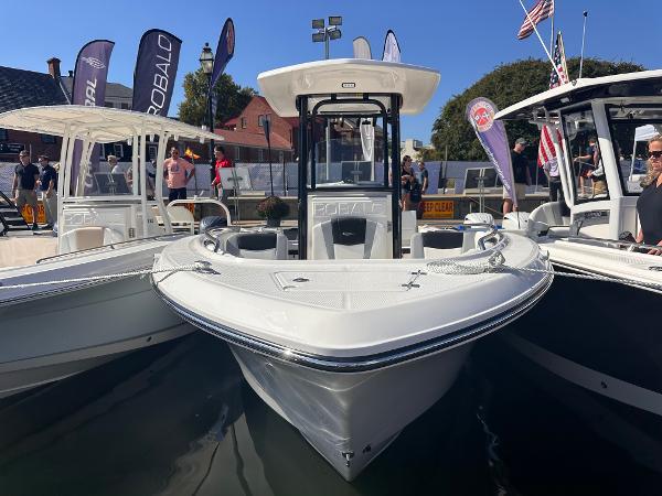 2025 Robalo R232 Explorer
