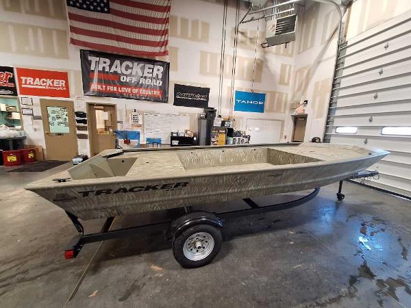 2025 Tracker Grizzly 1648 Jon