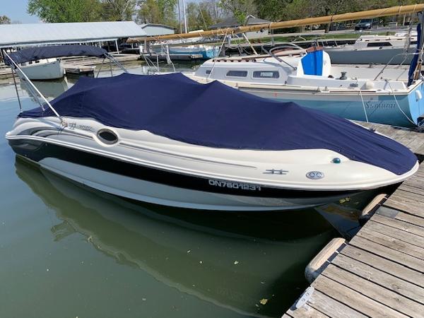 Sea Ray 240 Sundeck