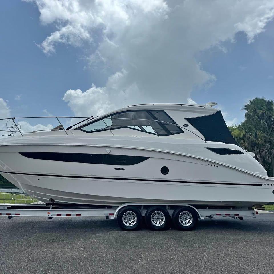 2017 Sea Ray Sundancer 350 Coupe