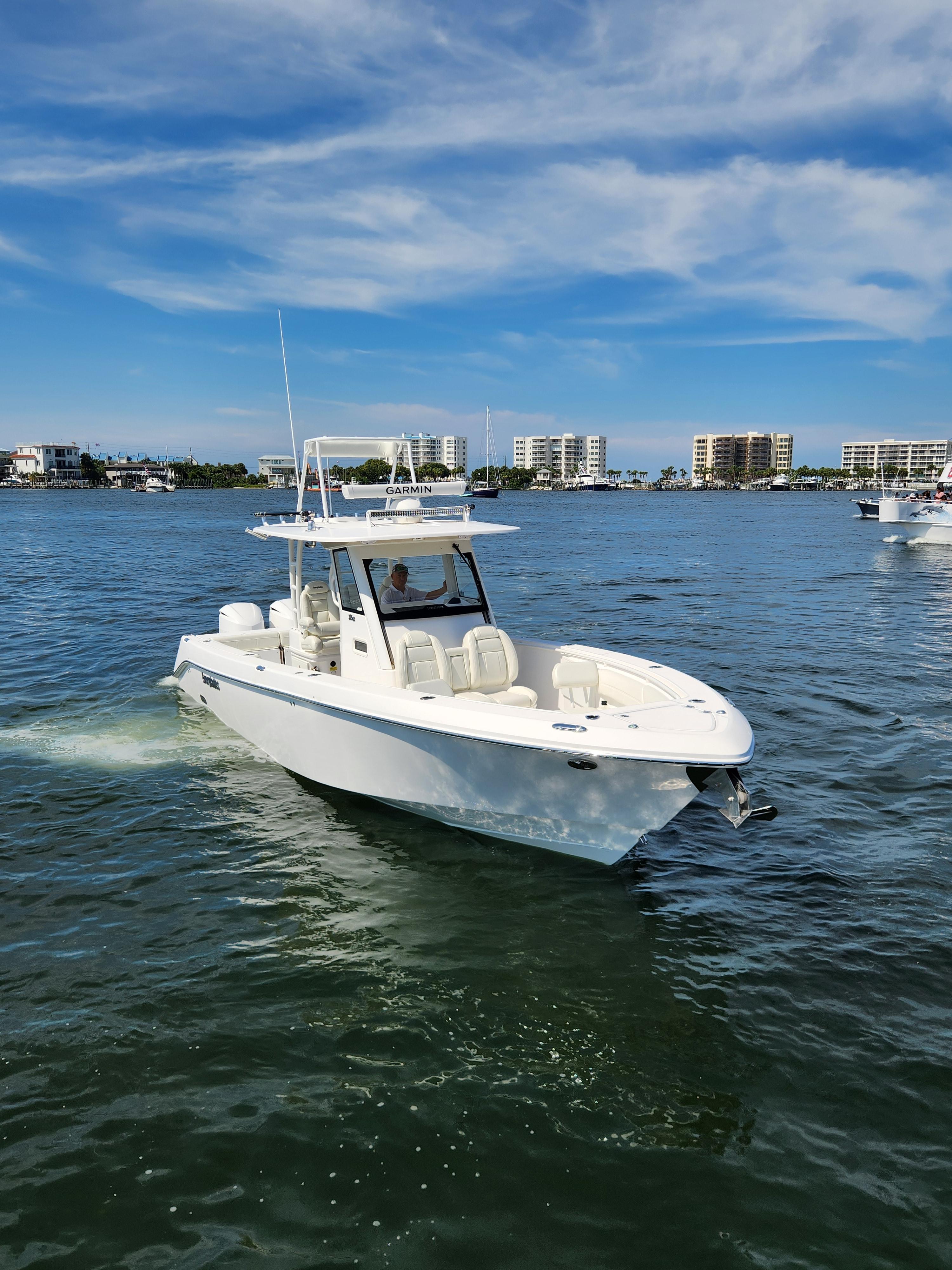 2019 Everglades 335 CC