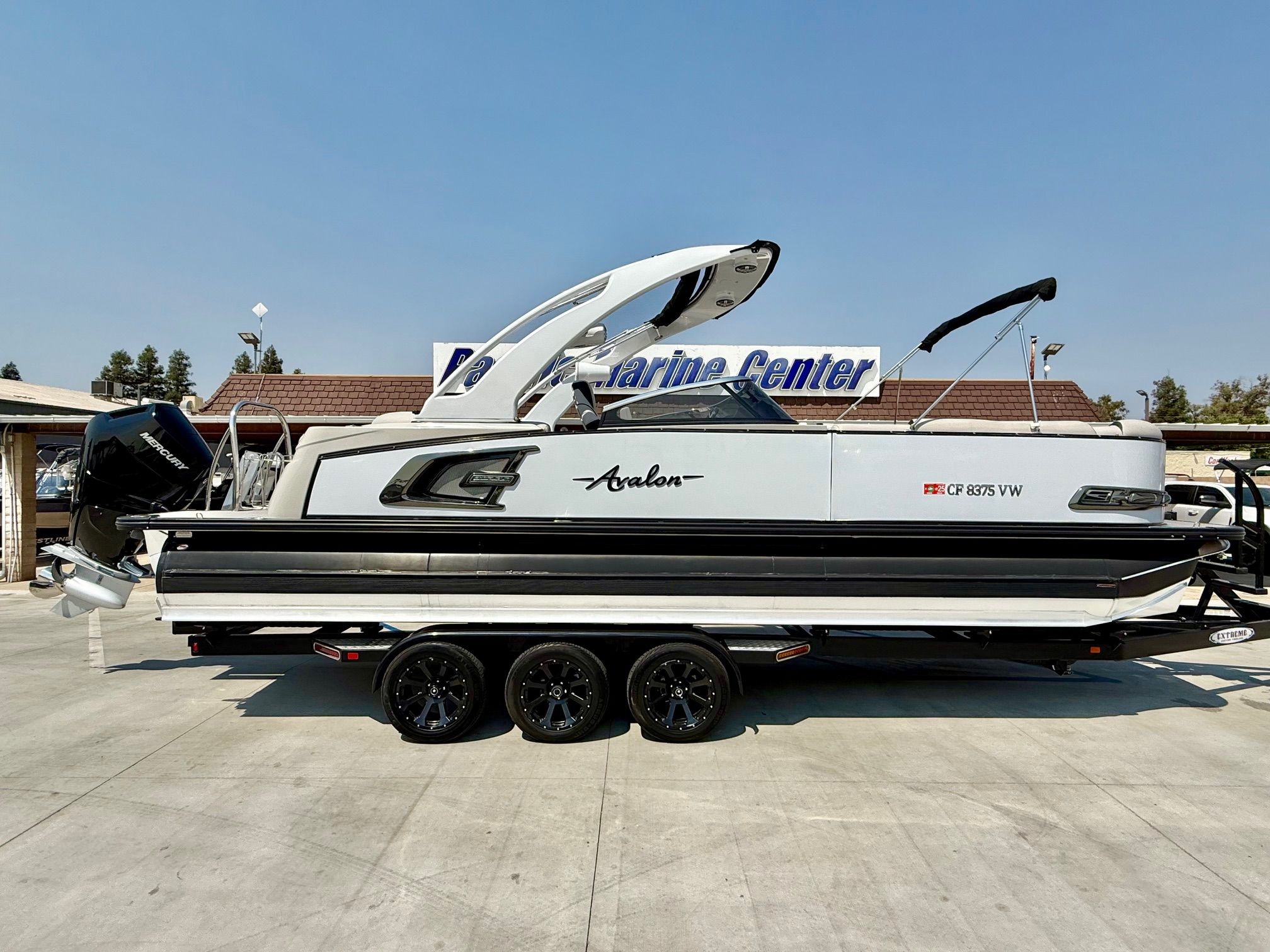 Avalon Excalibur LTD Elite Windshield 27 W/ 350HP Mercury V10 2023 Avalon Excalibur LTD Elite boat with 350HP Mercury V10 engine on trailer.