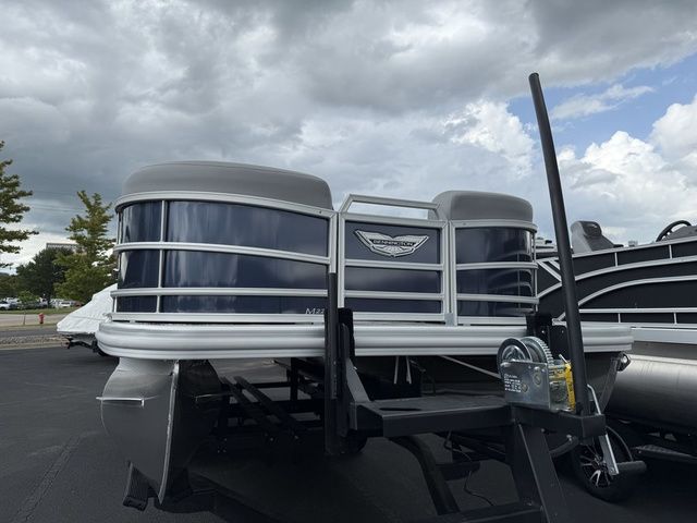 2025 Bennington M Quad Bench 22 MFB