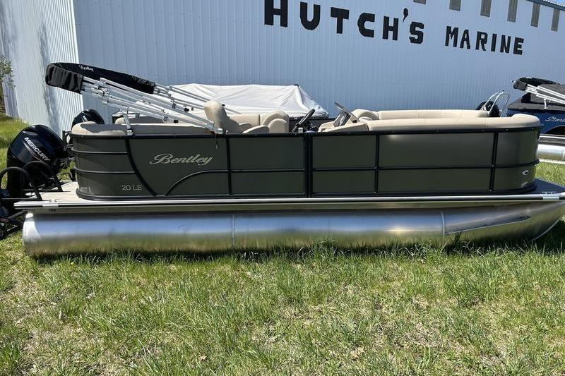 2024 Bentley Pontoons LE 200 CW