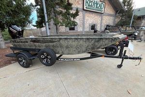 Tracker Grizzly 1650 T Prairie Wings Edition 2026 Tracker Grizzly 1650 T Prairie Wings Edition boat on trailer, parked outside.