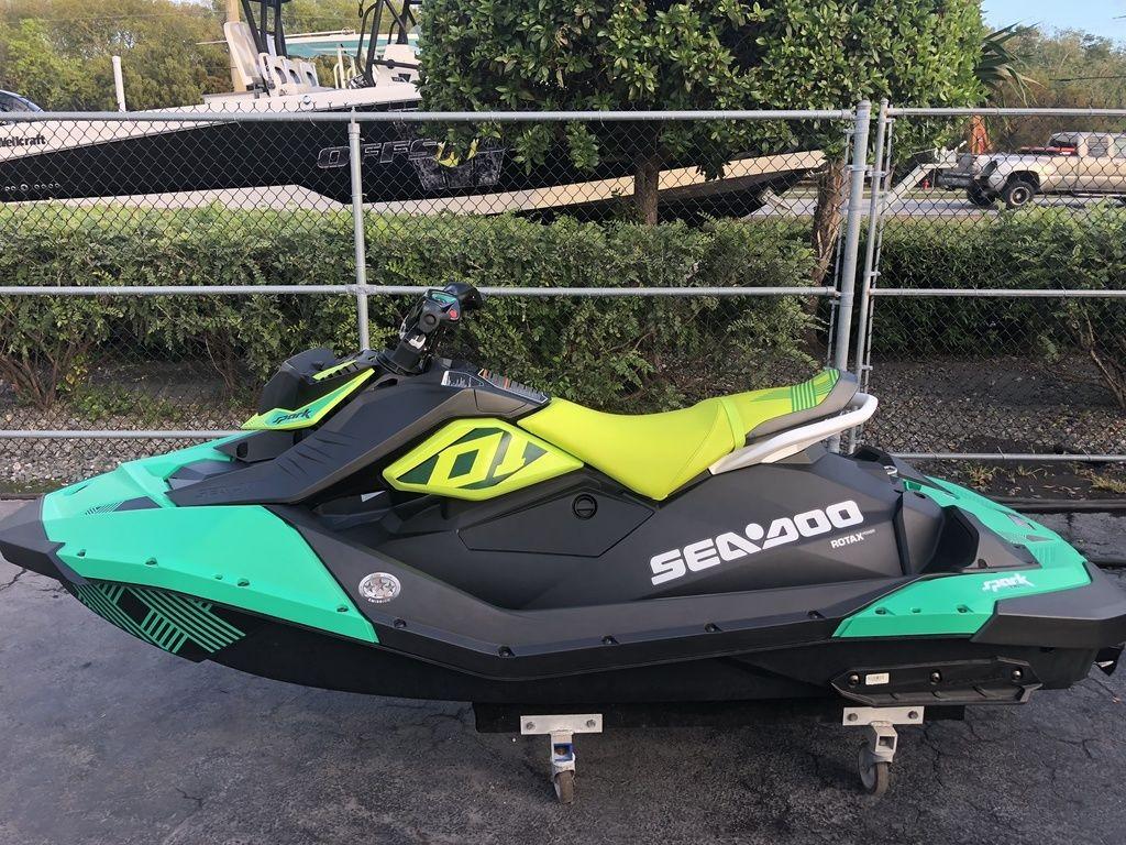 Sea doo spark trixx. Sea-Doo Spark Trixx 2up. Sea Doo Rotax. Spark 2up 90 Trixx IBR. Sea-Doo Rotax 797.