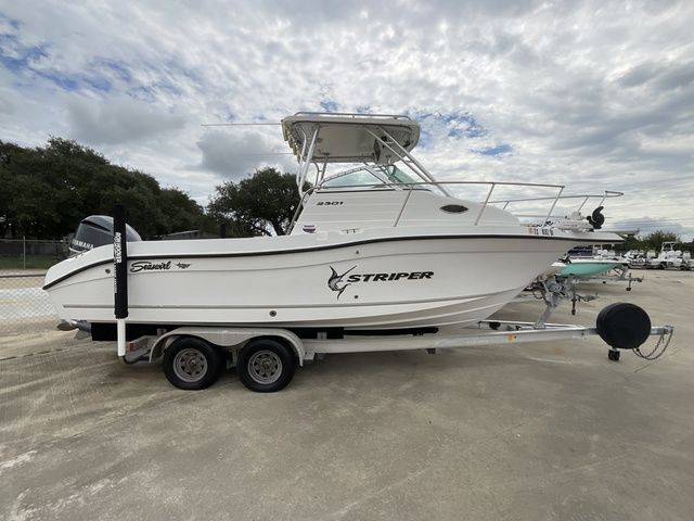 2005 Seaswirl 2301 CC Striper