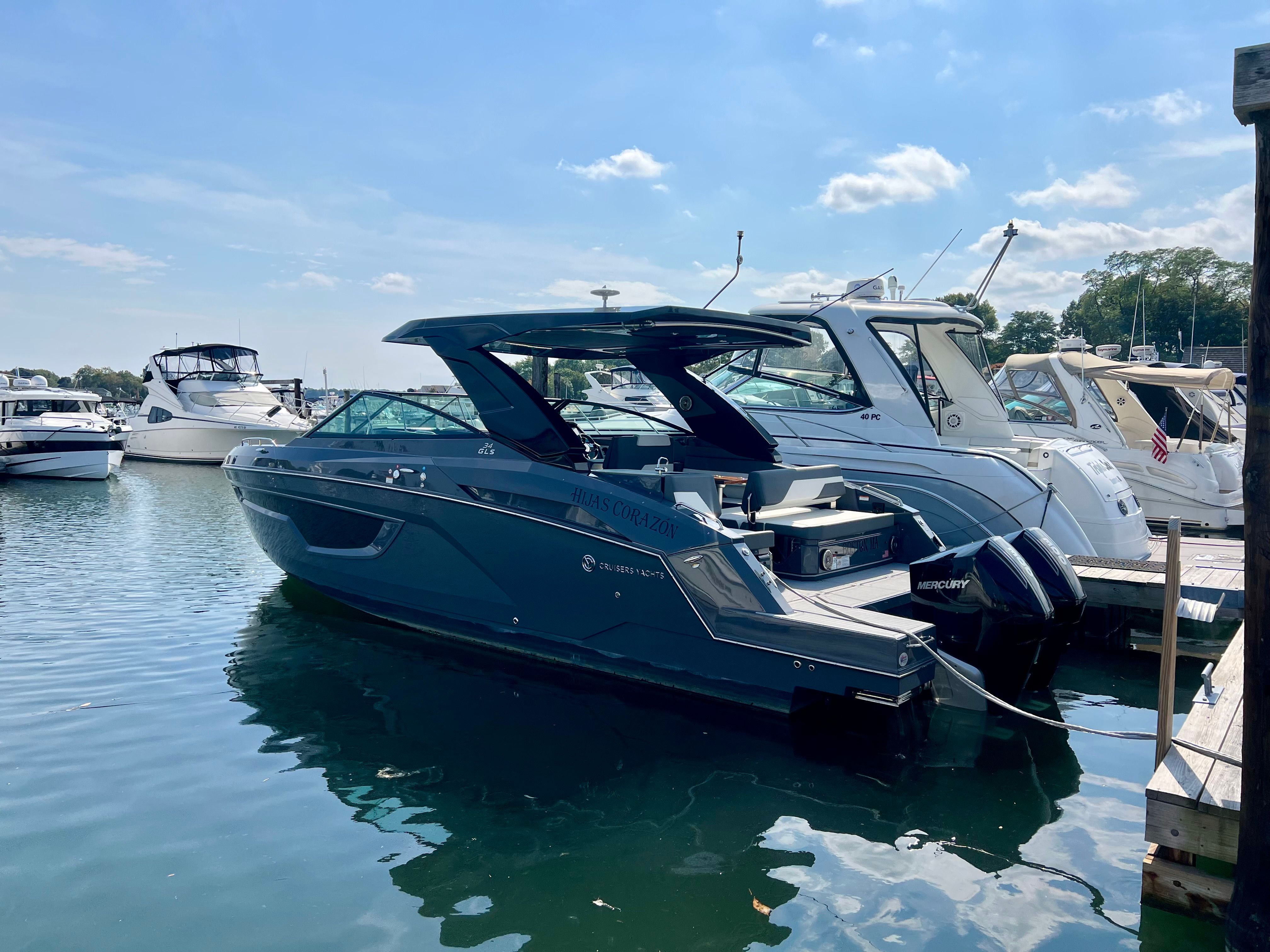 2023 Cruisers Yachts 34 GLS South Beach Outboard