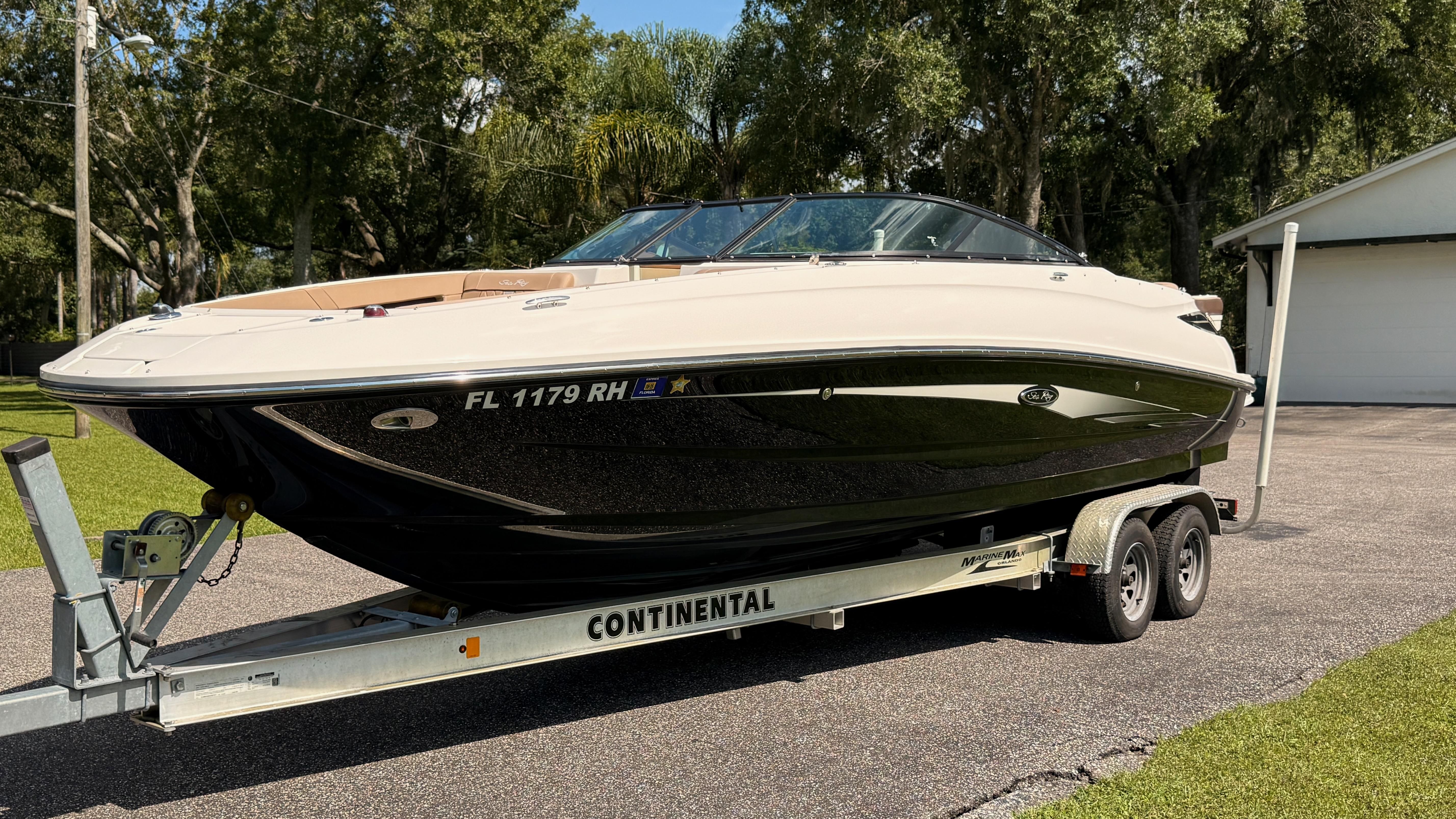2016 Sea Ray 240 Sundeck