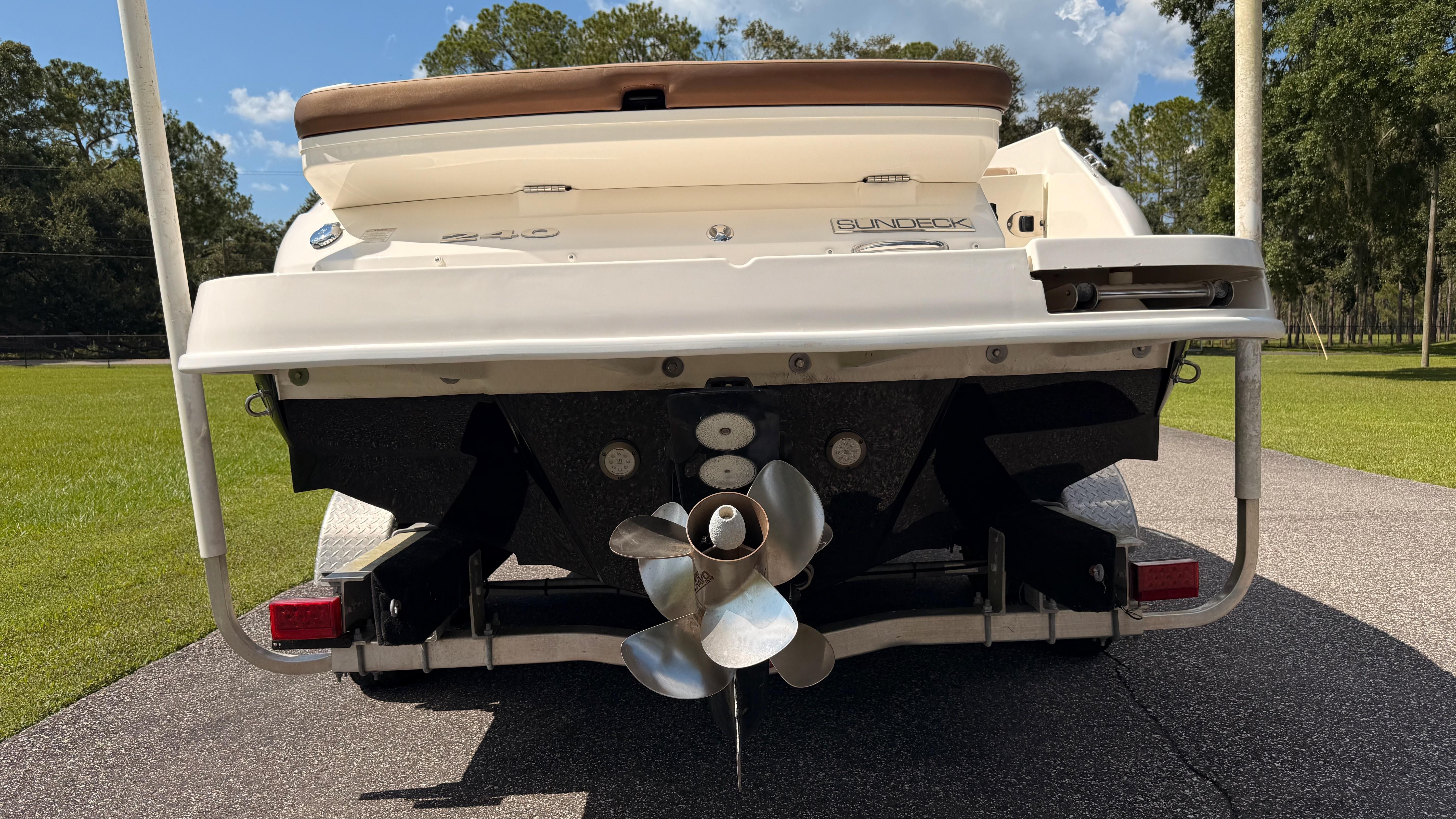 2016 Sea Ray 240 Sundeck