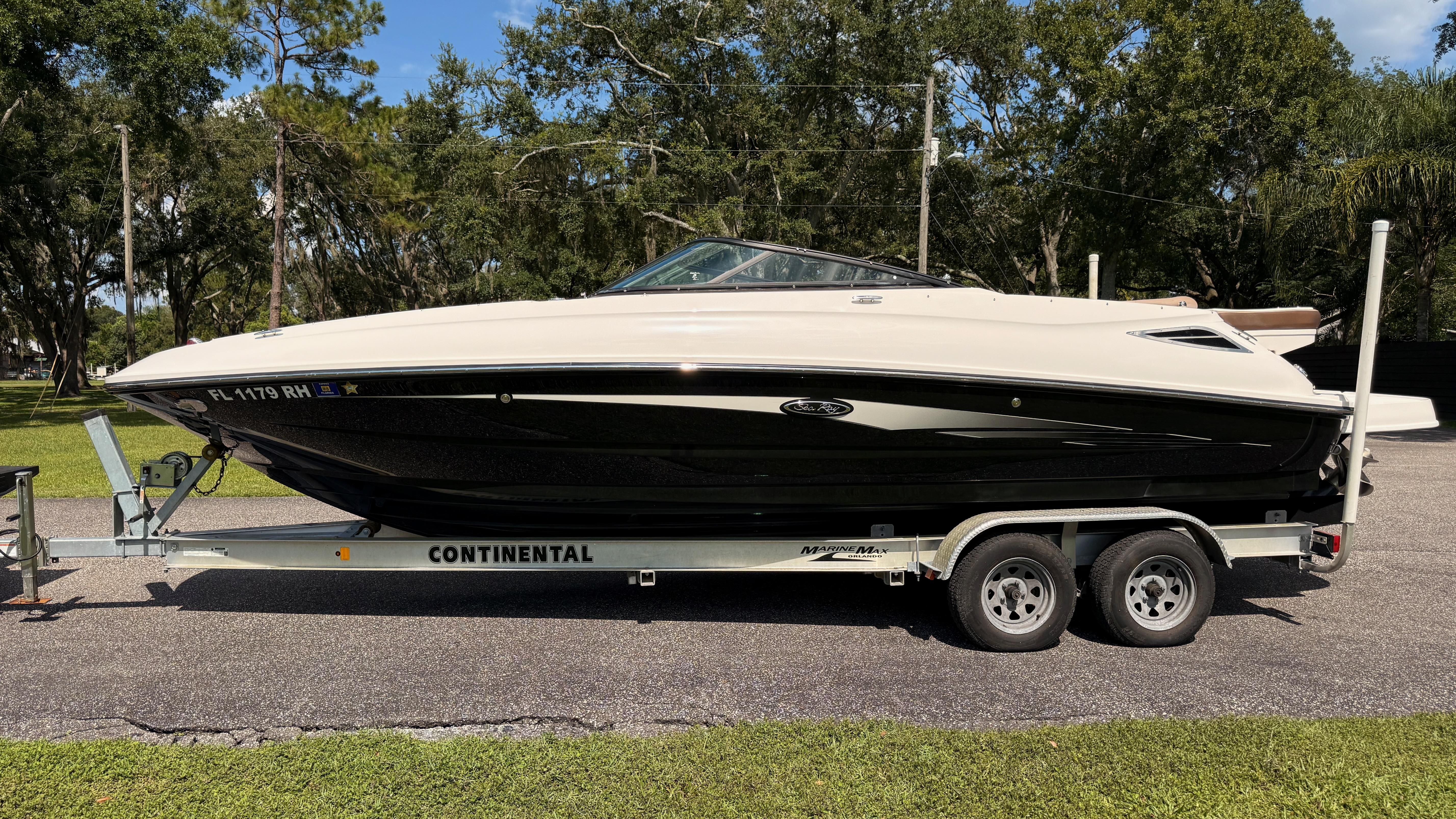 2016 Sea Ray 240 Sundeck