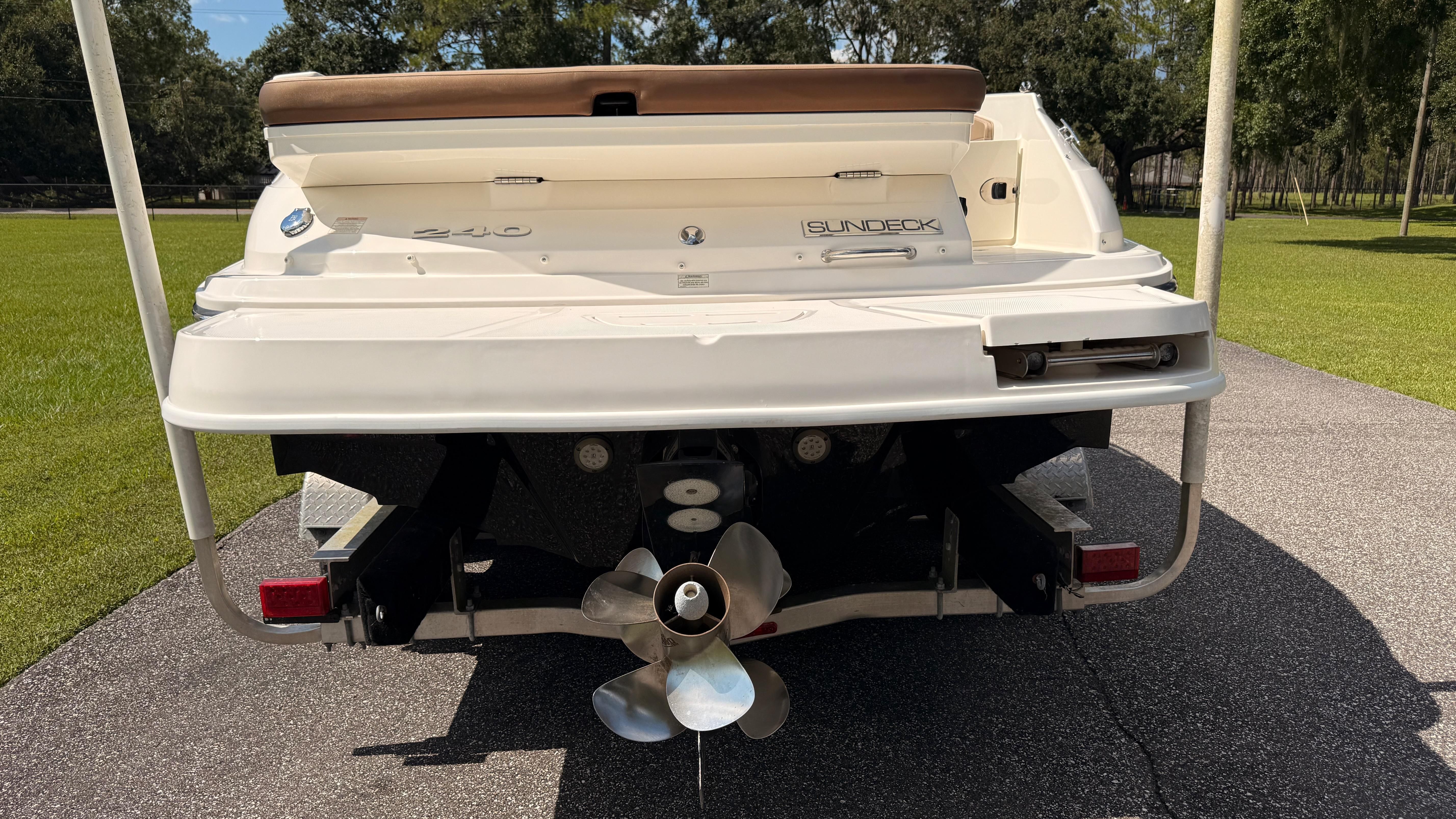 2016 Sea Ray 240 Sundeck
