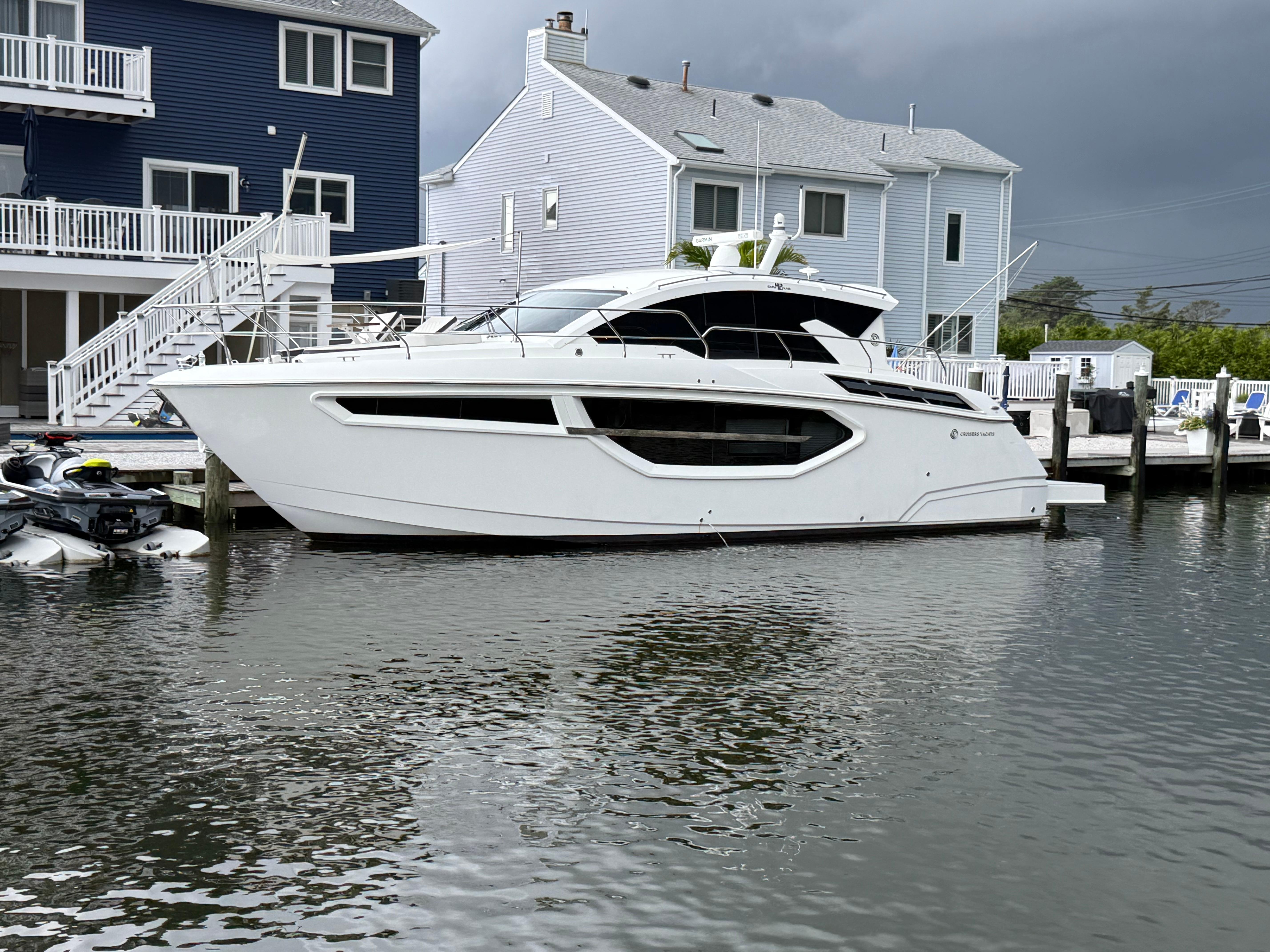 2018 Cruisers Yachts 42 Cantius