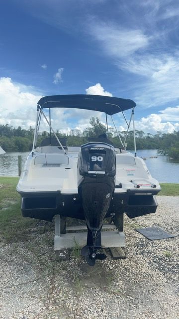 2023 Bayliner Element M17