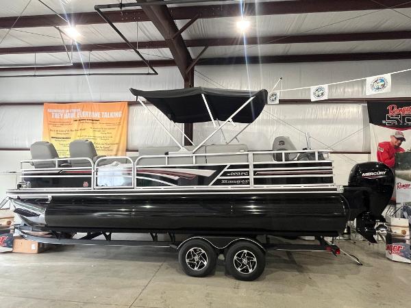 Ranger 223FC 2025 Ranger 223FC pontoon boat with canopy in indoor showroom.