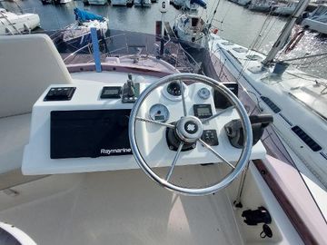 2020 Beneteau Swift Trawler 30 fly