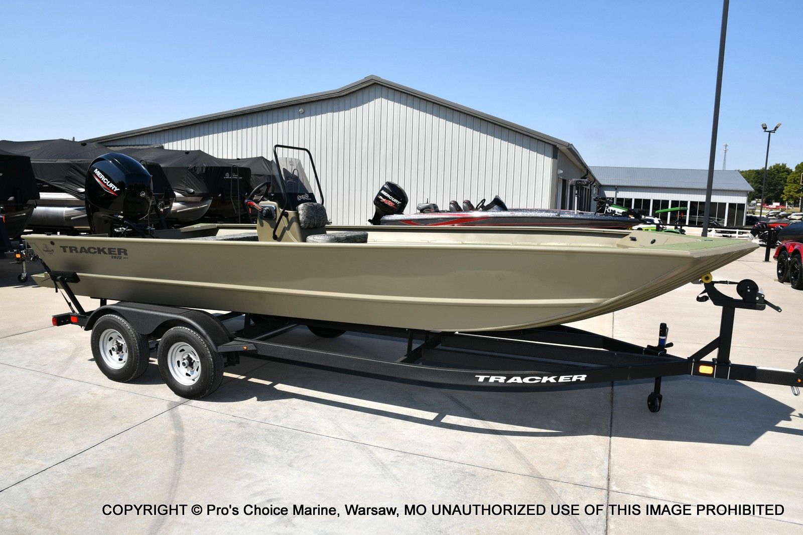 2026 Tracker Grizzly 2072 CC