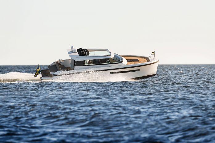 2025 Delta Powerboats 33 Coupe