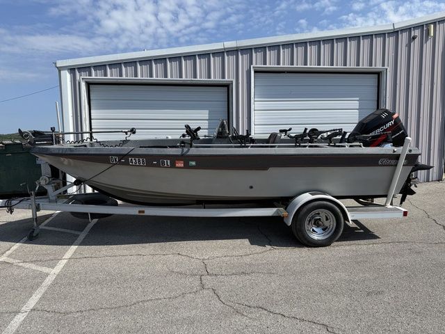 1990 Champion 176 Fish Hunter