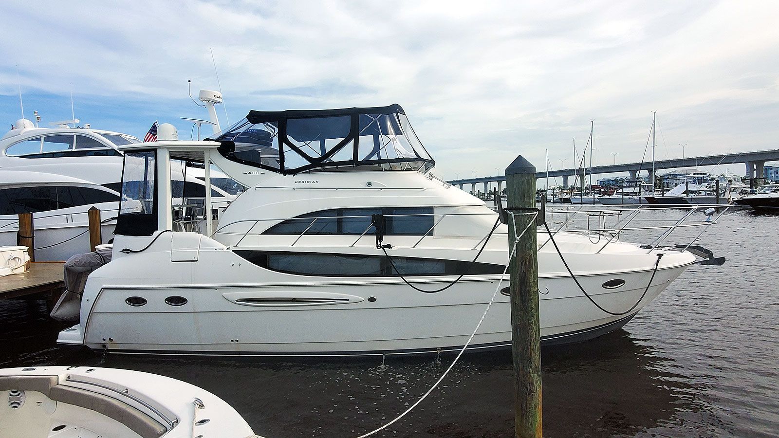 Meridian 408 Motoryacht Starboard Profile