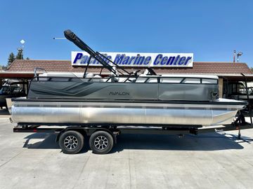 2025 Avalon Venture 85 - 23 FT Elite Windshield w/ 150HP Mercury