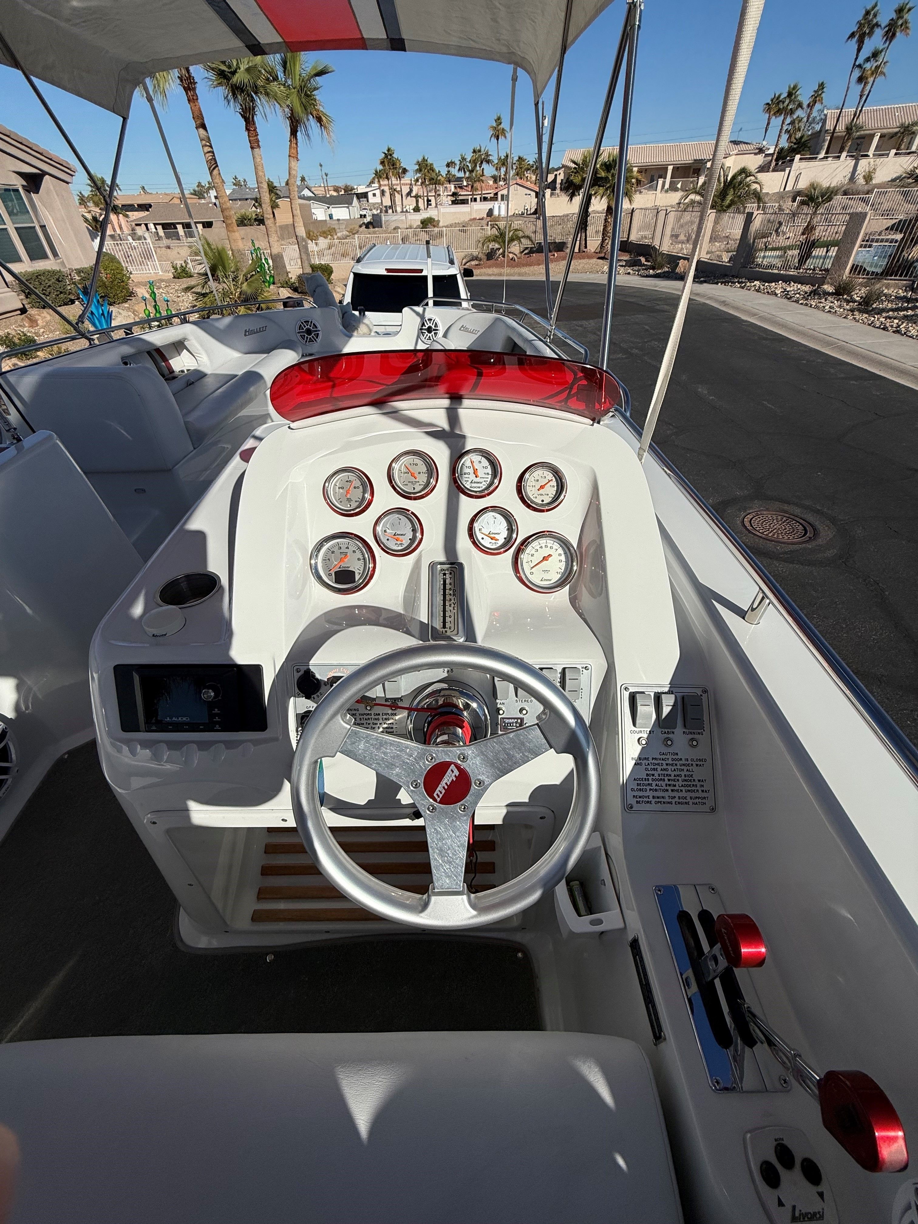 2010 Hallett 285 Party Cruiser
